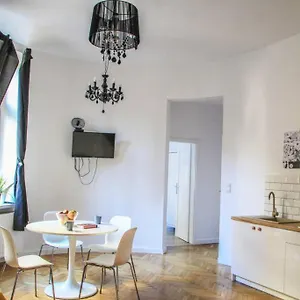 https://corner-iv-ewm-old-town-two-rooms.krakowhotelspoland.com
